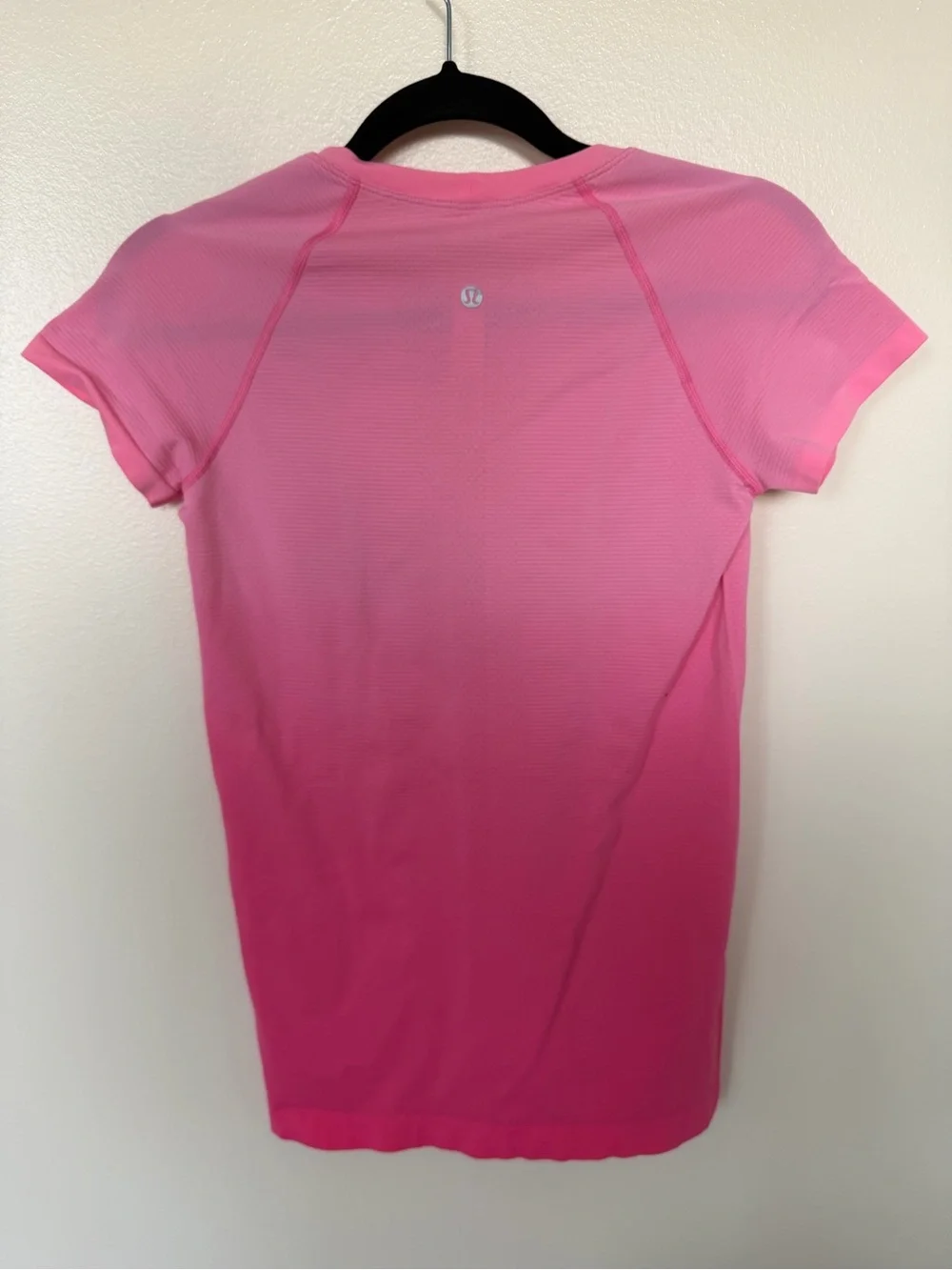 LULULEMON Swiftly Tech Short-Sleeve Shirt 2.0 in Ombré Dye Strawberry Multi